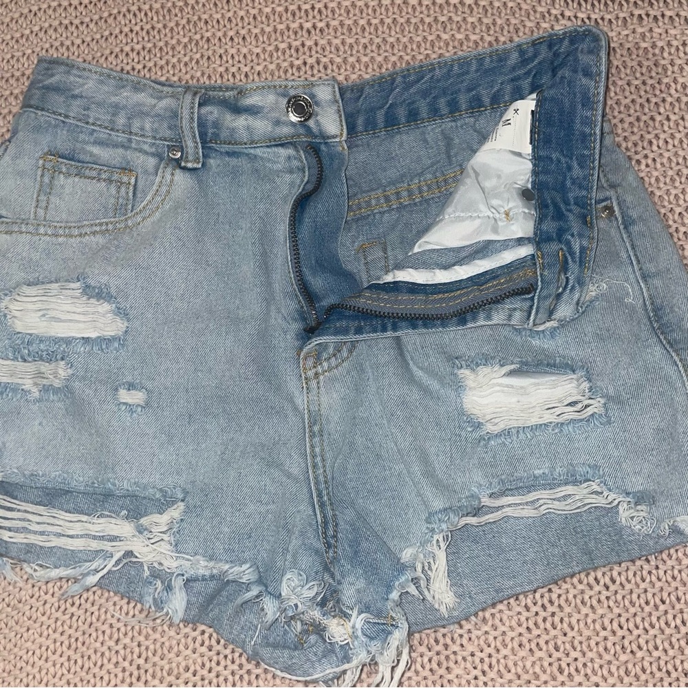 Distressed Jean Short Shorts Never Worn - Picture 2 of 8
